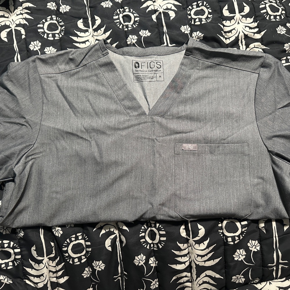 FIGS Chisec Three Pocket Scrub Top
